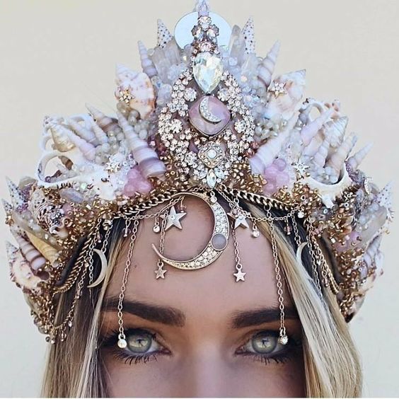 Cosmic Seeker (Urania) Archetype of Celestial Wisdom, Higher Knowing & Star Embodiment